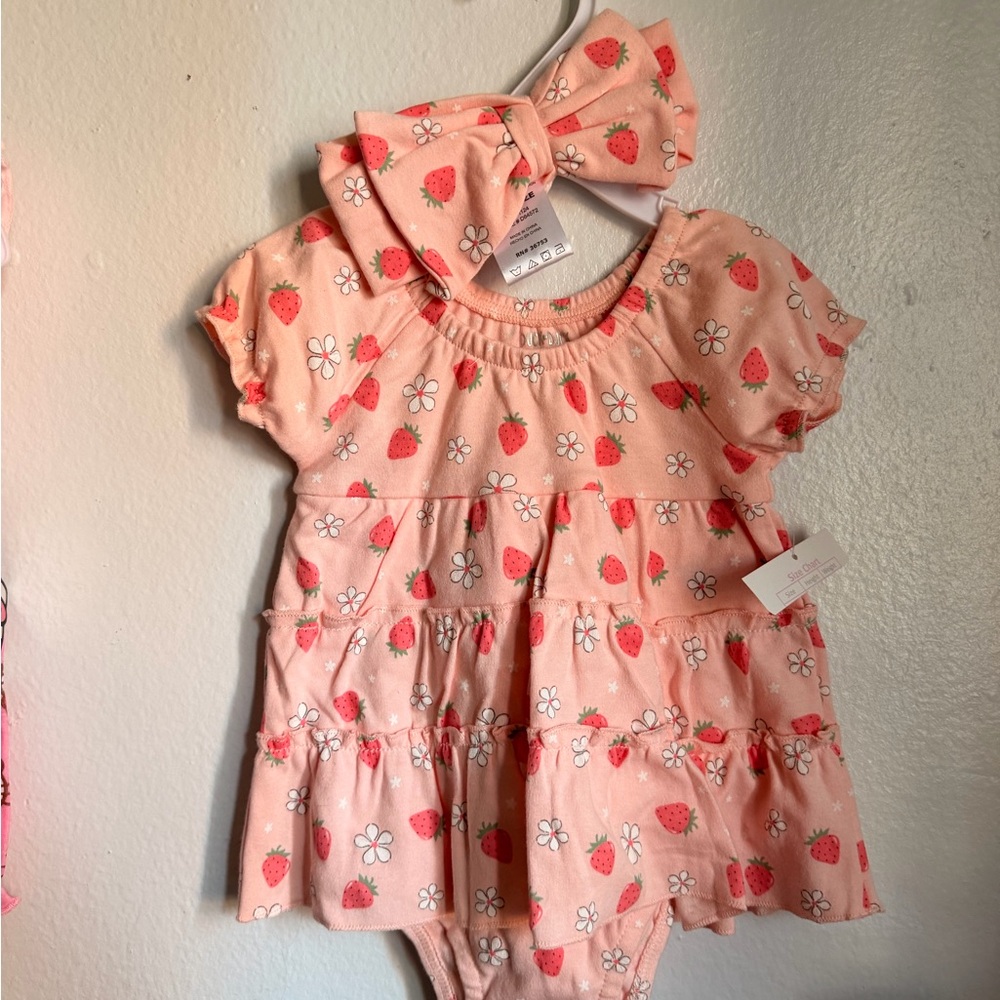 SOLD‼️Strawberry Print Kids Matching Set